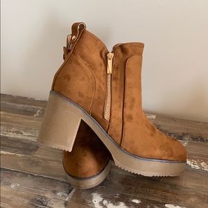 Mocha brown suede heeled booties size 9
